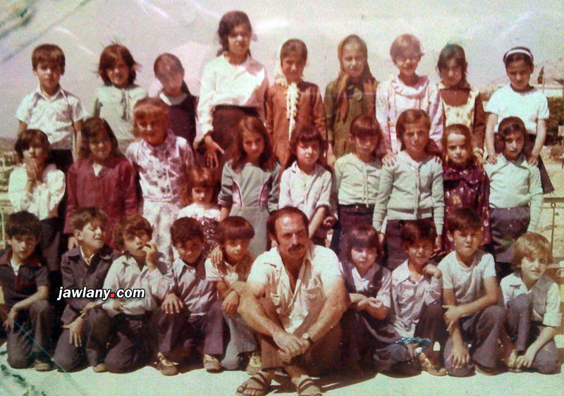 أرسلت من قبل السيد ياسر أيوب ويقول أنها التقطت في العام 1977 ويظهر فيها طلاب صفه