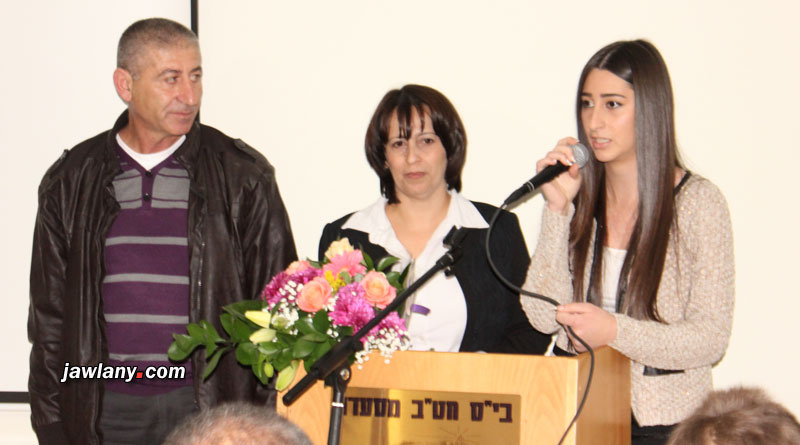 هديل ابراهيم مع والديها