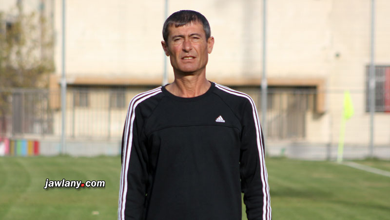 المعلم معضاد الصفدي معلم الرياضة ومدرب الفريق