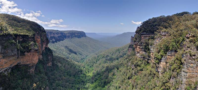 "Jamison Valley, Blue Mountains, Australia - Nov 2008" by Diliff - Own work. Licensed under CC BY-SA 3.0 via Wikimedia Commons - http://commons.wikimedia.org/wiki/File:Jamison_Valley,_Blue_Mountains,_Australia_-_Nov_2008.jpg#mediaviewer/File:Jamison_Valley,_Blue_Mountains,_Australia_-_Nov_2008.jpg