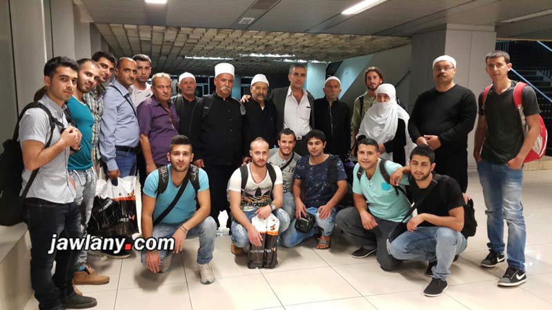 الطلاب والمرضى عند وصولهم إلى مطار دمشق